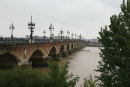 Bordeaux med Pont de Pierre, der går over floden Garonne, som den hedder her. Billederne herfra viser altid brunt vand; og det var brunt, meget brunt.
