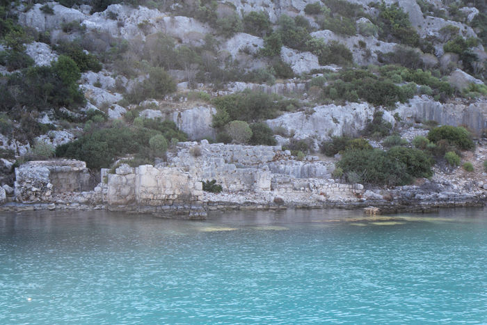 ’Den sunkne by’ på nordsiden af Kekova. Byen er sunket i havet ved et jordskælv og ligger nu 6 meter under havoverfladen.