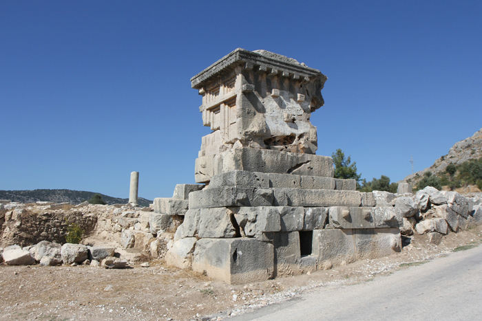 Et gravkammer – house tomb – der ligger ved indgangen til den romerske handelsplads i Xanthos. 