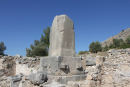 På nordsiden af den romerske handelsplads i Xanthos er der rejst en inskriptionssøjle, der er dateret tilbage til det 5. århundrede BC. 