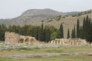 De fleste af de monumenter, som der i dag er rester af, blev bygget under Hierapolis’ storhedstid i 100-300-tallet.