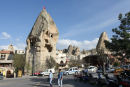 Göreme centrum med nogle af de særprægede klipper. Nogle var mere eller mindre udhulet og benyttet som beboelse. 