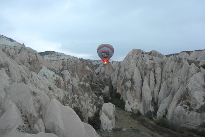 Billeder fra ballonturen fra Göreme i Kappadokien. Vi fløj mellem bjergene, ofte helt nede i dalene.