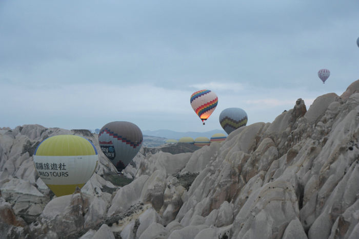 Billeder fra ballonturen fra Göreme i Kappadokien. Vi fløj mellem bjergene, ofte helt nede i dalene.