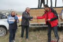 Ballonskipperen overrakte os et certifikat som bevis på, at vi havde fløjet med hans ballon. Meget højtideligt. 