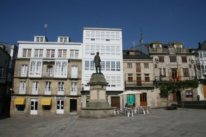 Praza Maior i Viveiro. Pladsen ligger inde midt i den gamle bydel.