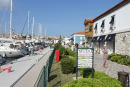 Promenaden rundt om marinaen i Cesme var fyldt med restauranter og forretninger med tøj af de ’rigtige’ mærker.