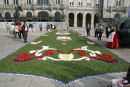 Vi løb ind i endnu en fest - Rosario, denne gang i La Coruna. I den forbindelse havde de lavet en blomsterdekoration på Plaza de Maria Pita.