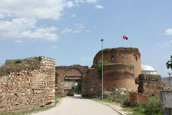 Yenisehir Porten, den sydlige indgang til Iznik. Hele byen er omgivet af en høj mur med 4 porte ind til byen. 
