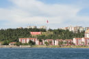 I området omkring Gallipoli Halvøen er der mindesmærker overalt for slaget under 1. Verdenskrig. Her mindes slaget ved Canakkale den 18. marts 1915, rejst på en bakke i Canakkale. 
