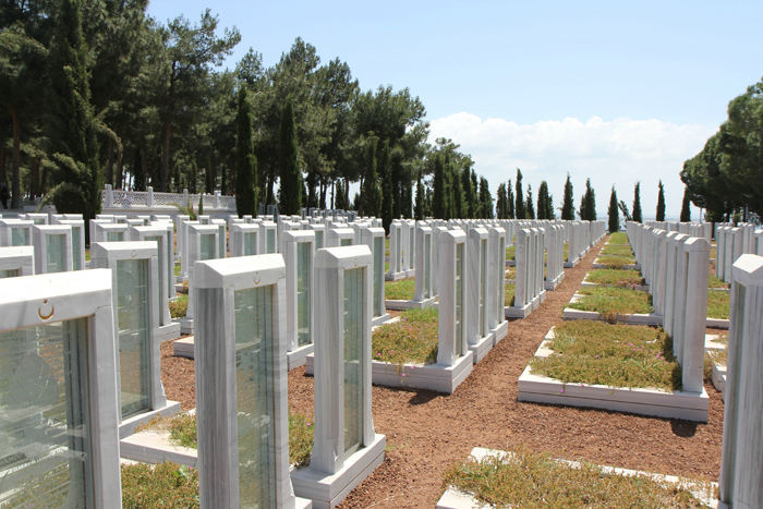 Den tyrkiske krigskirkegård på Helles i nærheden af Canakkale Martyrs’ Memorial. Her mindes de 600 tyrkiske soldater, der faldt her. 