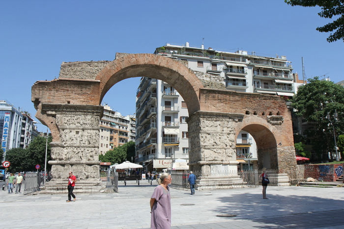 Galerius Triumfbuen i Thessaloniki. Den er fra år 303 e.Kr., hvor den blev opført, efter at Galerius havde slået den persiske hær i Armenien. 
