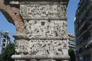 Udsmykningen på Galerius Triumfbuen i Thessaloniki. De forskellige relieffer viser scener fra krigen mod perserne.