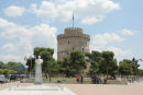 Det hvide Tårn i Thessaloniki. Det har fået sit navn fra en legende, hvor det fortælles, at en fange var lovet friheden, hvis han kunne vaske tårnet hvidt, og det gjorde han; det er ikke særlig hvidt nu. 
