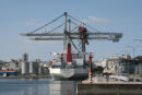 To kæmpe containerkraner, der kom sejlende fra Kina til La Coruna som dækslast. Hvad mon de havde som ballast?