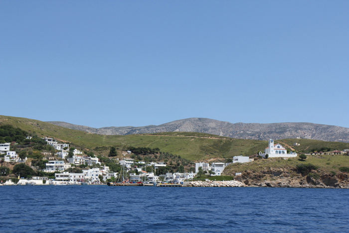Indsejlingen til havnebyen Linaria på Skyros, den største ø i Sporaderne.  