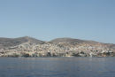 Ermoupolis på Siros set ude fra vandet. Ermoupolis er det administrative centrum for Kykladerne. 