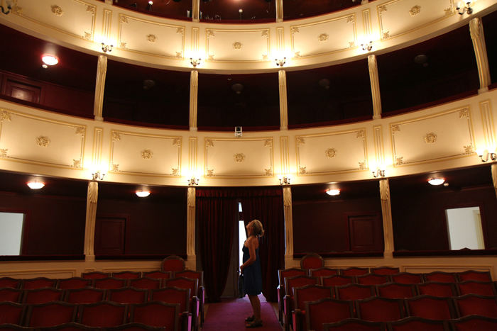 Den flotte teatersal i Apollo Teateret i Ermoupolis på Siros.