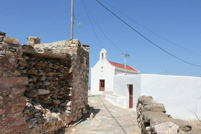 På nordspidsen af Siros ligger den lille kirke San Michalis.  