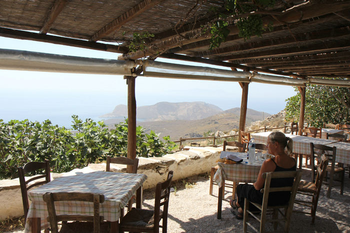 I nærheden af San Michalis kirken var der en stor restaurant, hvor vi nød en forfriskning. Det må være et sted, hvor folk tager hen for at nyde solnedgangen, størrelsen taget i betragtning.