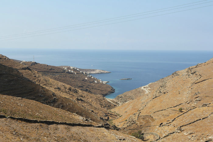 Det var ikke kun vejkanten, der var svedet af på Kythnos, alle marker var afsvedet. Det er svært at forestille sig, at indbyggerne bl.a. lever af landbrug og kvægavl.
