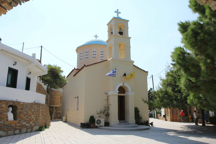 Kirken Panagia Kanala i Kanale by på Kythnos. Kirken ligger i forbindelse med et kloster i et meget smukt område.