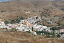 Landsbyen Dryopida med de røde tegltage inde midt på Kythnos. Byen var oprindeligt center for keramik, men nu er der kun en pottemager tilbage.