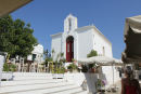 Et af kapellerne i Chora på Kythnos. Der er ikke langt til en forfriskning, når man forlader kapellet.