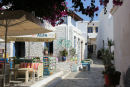 Parti fra Chora på Kythnos. Det er svært at forestille sig, hvor alle de besøgende til restauranterne kommer fra; der var helt mennesketomt, da vi var der.