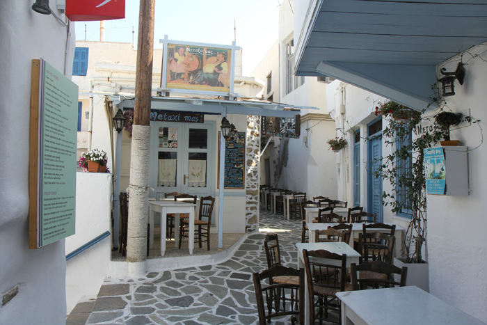 Der er mange hyggelige steder rundt i Chora på Naxos. Vi var der i en blæsende periode, og da var der desværre sus i gaderne og ikke så hyggeligt.