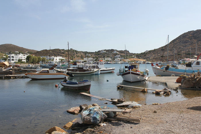 Den inderste del af havnen i Skala på Patmos. Havnen ligger i en stor bugt, og den inderste del er meget lavvandet, men det forhindrer ikke fiskerne i at bruge den.