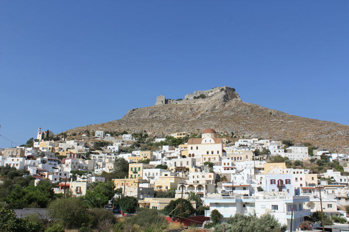 Byen Platanos på Leros med borgen Pandeli Kastro højt over byen.