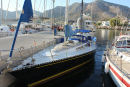 En tyrkisk båd i havnen Livadia på Tilos. Båden var opbragt af den græske Coast Guard. De fandt 40 flygtninge stuvet sammen nede i kahytten. Båden ser meget bedre ud på billedet, end den så ud på nært hold. 