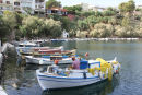 Voulismenisøen, der ligger inde midt i Agios Nikolaos, måler kun 137 meter i diameter, og det siges, at den er bundløs; men målinger viser, at den er 64 meter dyb. 