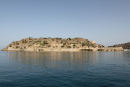 Lige nord for Spinalonga ligger en lille ø kaldet Nord Spinalonga. Det er her, de spedalske blev sendt hen, når de fik konstateret sygdommen. De sidste spedalske rejste fra øen i 1957. 
