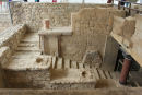 Parti fra paladset i Knossos på Kreta. Det var bygget i flere etager og har oprindelig indeholdt 1400 værelser. Et kæmpe palads, det største i Europa på den tid.