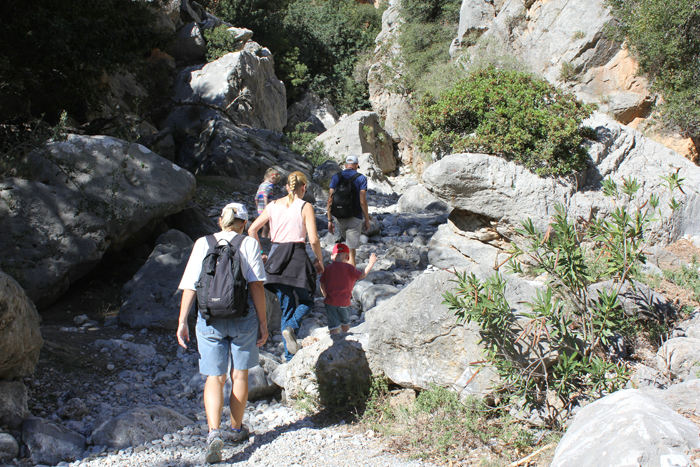 Vi var lidt betænkelige, da vi startede på traveturen gennem Kritsa Gorge (Kritsa Slugten). Det så lidt ufremkommeligt ud, men vi valgte at give det en chance.
