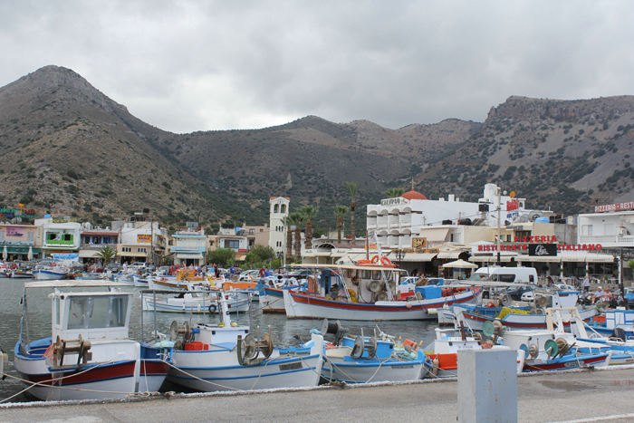 Byen Elounda, der ligger lidt nord for Agios Nikolaos. En hyggelig lille by med en fin lille fiskerihavn.  