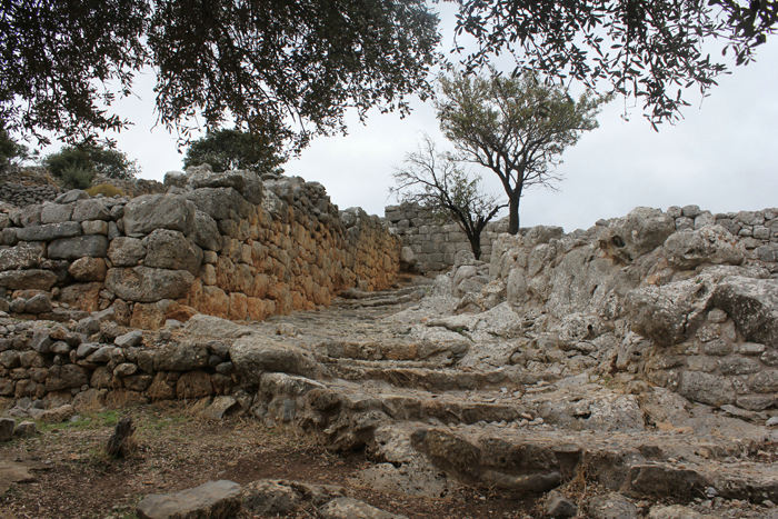 Den antikke by Lato nær Agios Nikolaos, er fra den doriske periode (5. til 4. århundrede BC) og blev ødelagt ca. 200 BC.