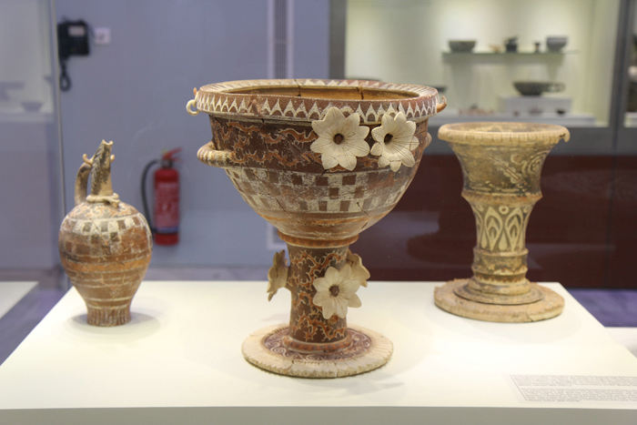 Det Arkæologiske Museum i Heraklion. Kamares keramik fra ca. 2000 f. Kr. fundet i Knossos og de andre udgravninger fra den minoiske tid.