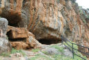 Indgangen til Milatos Grotten på Kreta. Grotten blev brugt som tilholdssted for de grækere, der flygtede fra tyrkerne i 1823. 