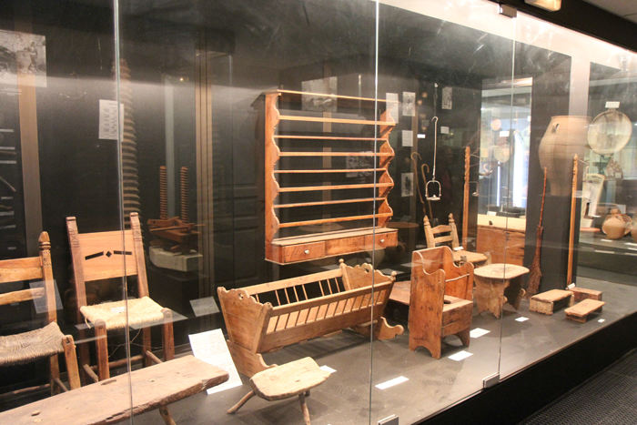 Vi besøgte Museum for Kretensisk Etnologi i Vori. Det skulle være det bedste og flotteste museum af den art på Kreta. Det var flot, og havde en meget stor samling.