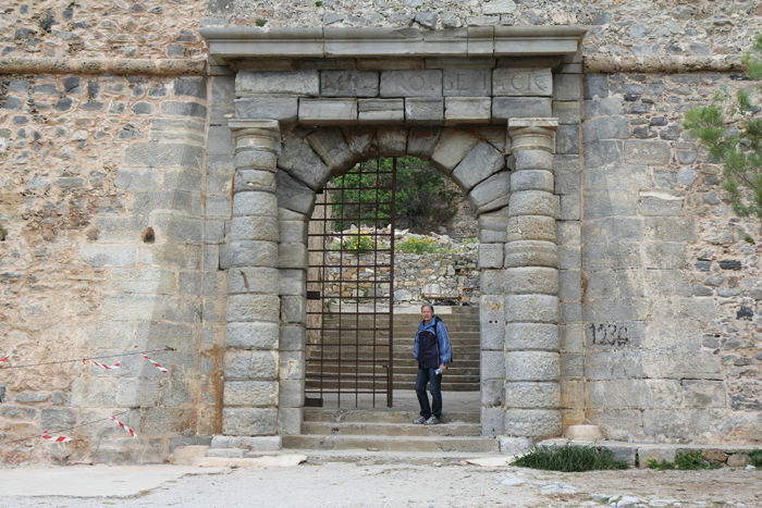 Hovedindgangen til det gamle fæstningsanlæg på Spinalonga. Det var her, færgemanden satte de spedalske i land og kom med forsyninger til dem.