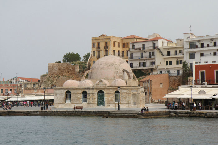 Janitsaren Moskeen på havnen i Chania bygget af tyrkerne i 1600-tallet.