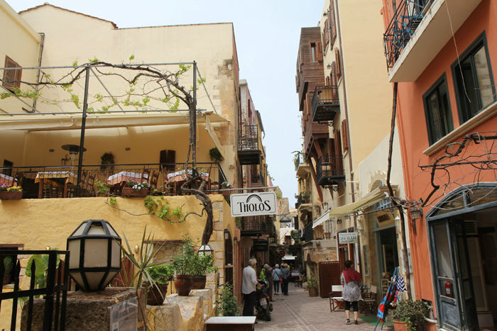 Agion Deka gaden i den gamle bydel i Chania. Vi spiste på restaurant Steki.