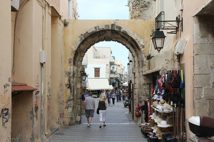 Den gamle byport Guora ved indgangen til den gamle bydel i Rethymnon på Kreta.