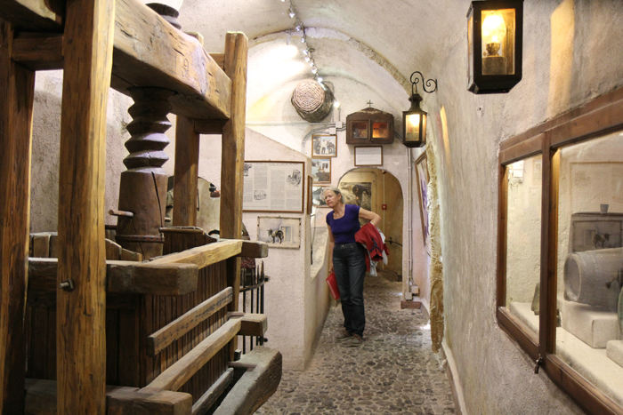 Museet hos vinhuset Koutsoyannopoulos på Santorini. Der var udstillet rigtig meget udstyr, der gennem tiden havde været brugt til fremstilling af vin.