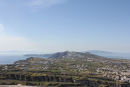 Udsigten oppe fra Pirgos på Santorini, ud over det meget specielle landskab mod nord. Alle ’felterne’ er plantet til med vin. 