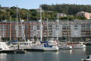 Nausikaa fortøjet ved gæstebroen i Viveiro lystbådehavn. Det er en af de mest rolige havne, vi har været i indtil nu.