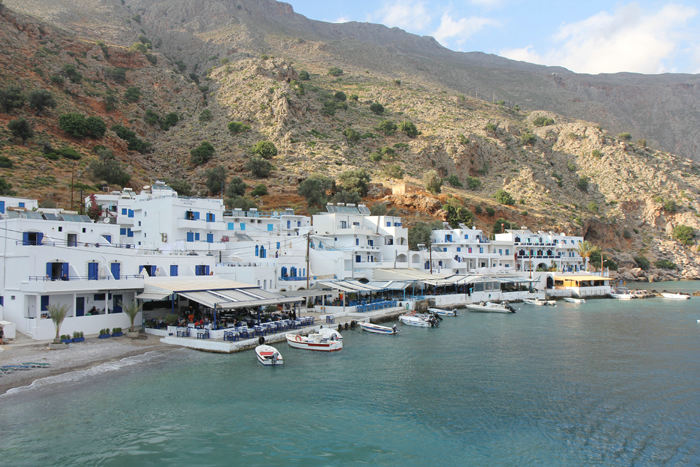 På sejlturen fra Agios Roumeli til Hora Stakion lagde færgen til i Loutro. En anden by på sydkysten af Kreta.